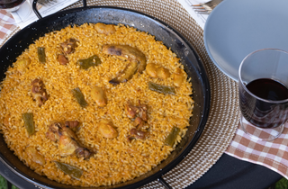 PAELLA VALENCIANA CON POLLO, CONEJO, JUDÍA VERDE Y GARROFÓ con Caldo de Paella Valenciana Paellíssimo - Paellissimo