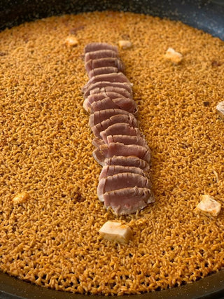 ARROZ CON TATAKI DE ATÚN Y MAYONESA DE LIMA